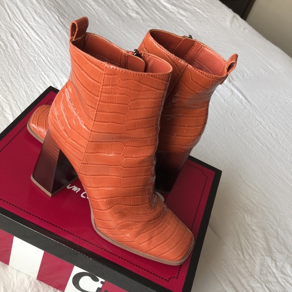 Women's Pascha Block-Heel Dress Booties - Picture 10 of 11